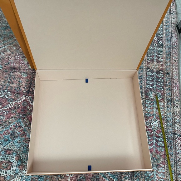 Authentic Louis Vuitton box. - Picture 4 of 10